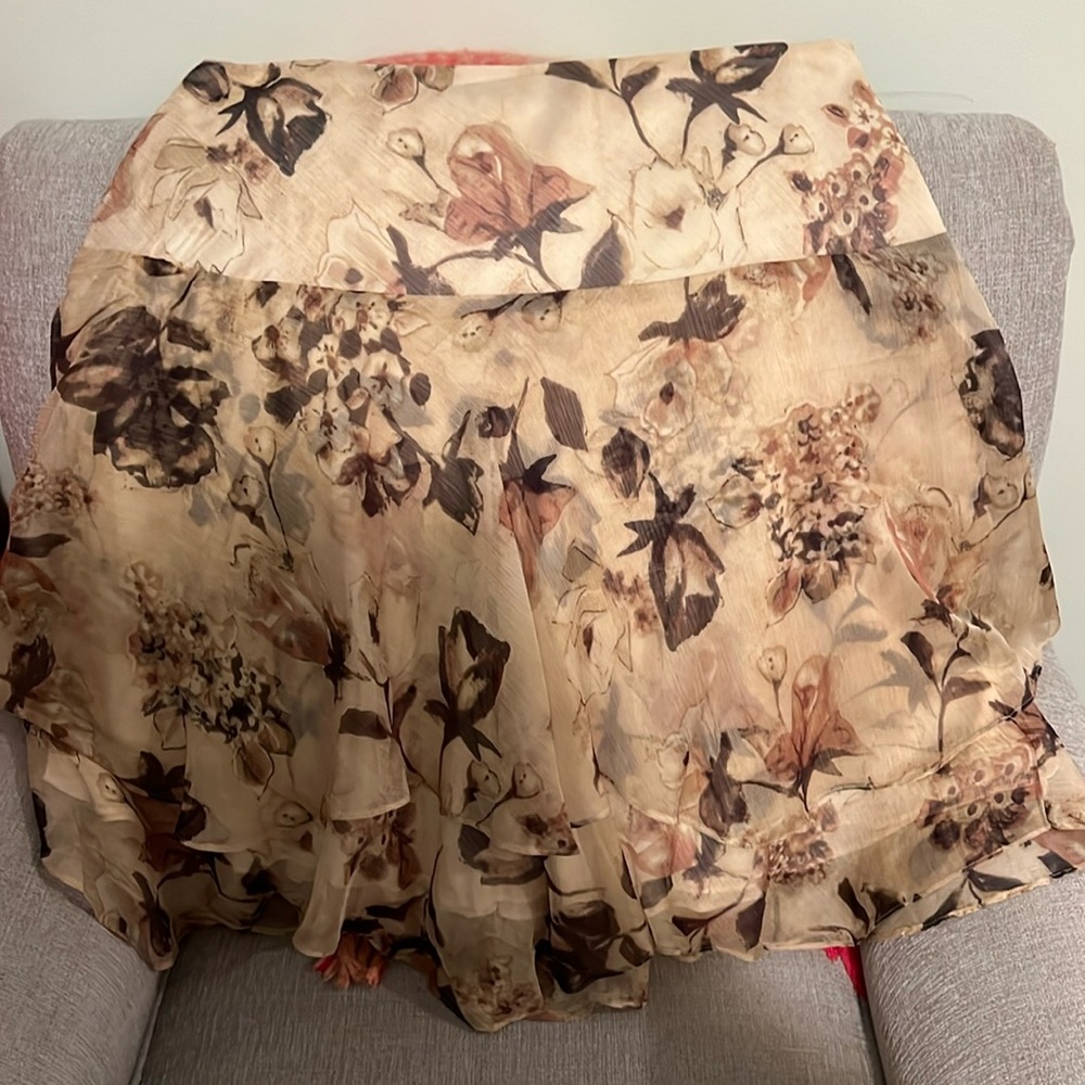 Beautiful floral Lauren By Ralph Lauren Skirt - like new!!!!!!  Only worn once!